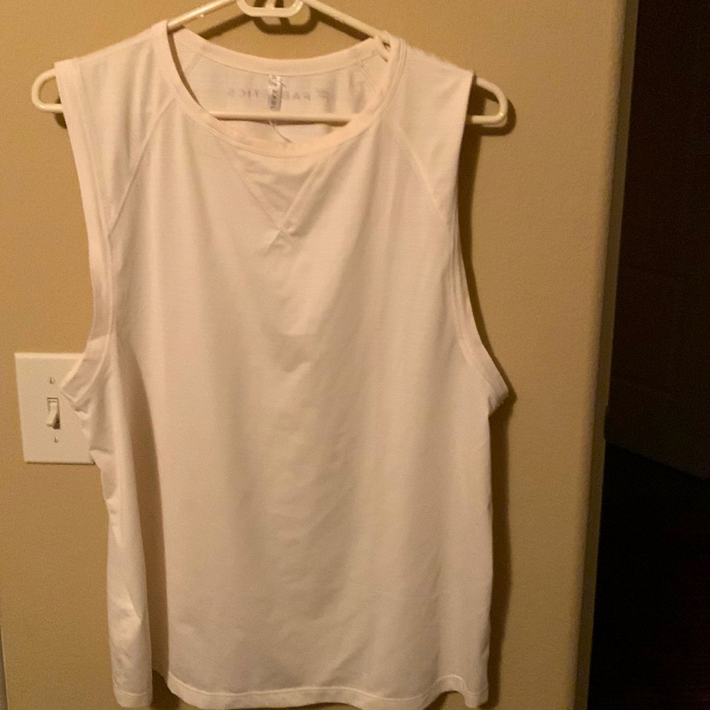 Fabletics dri-fit sleeveless tee